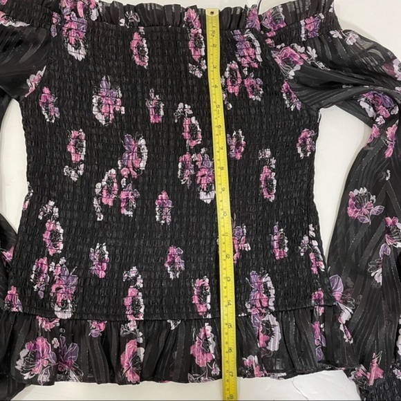 WAYF Eileen smocked off the shoulder top blouse size small balloon sleeves - Picture 13 of 14